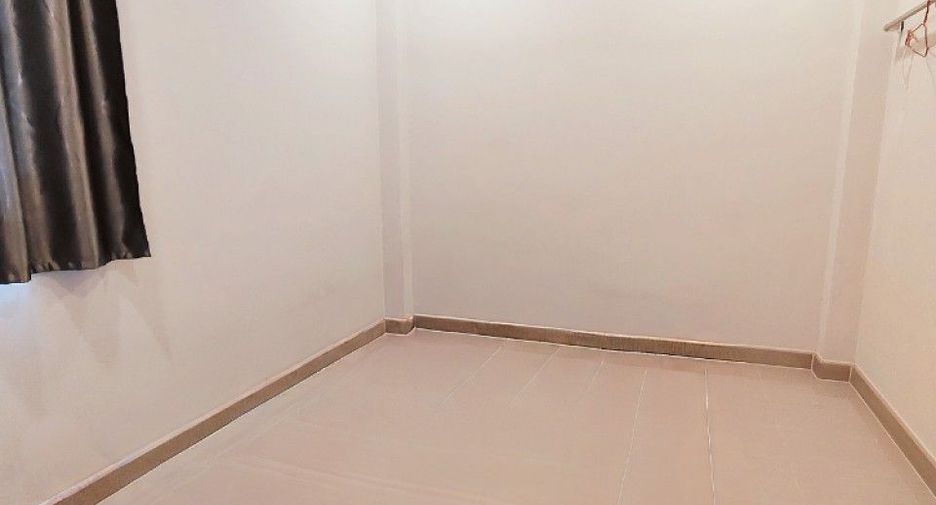 For sale studio townhouse in Nong Chok, Bangkok