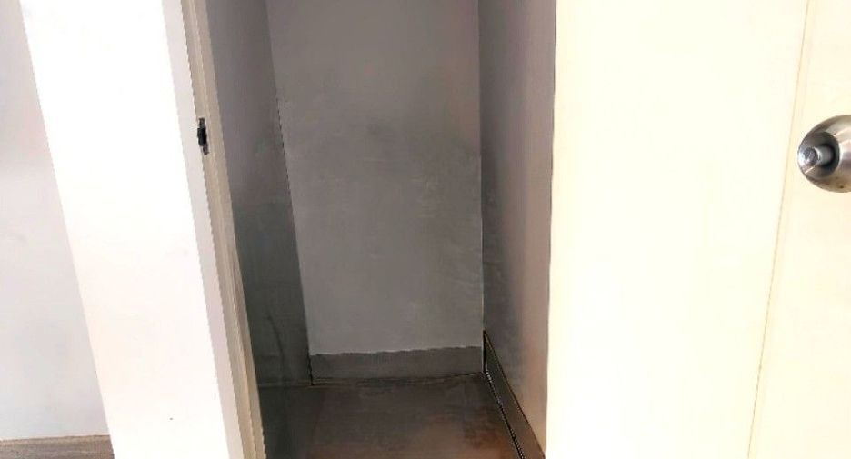 For sale studio townhouse in Nong Chok, Bangkok