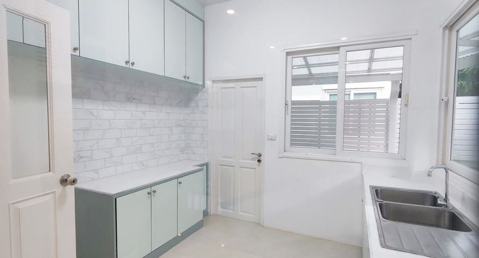 For sale 3 bedrooms house in Lat Krabang, Bangkok