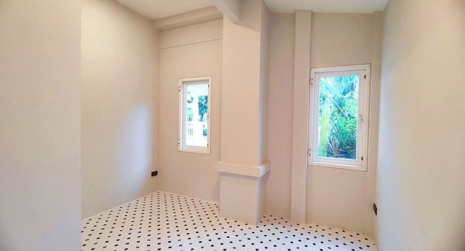 For sale 3 bedrooms house in Lat Krabang, Bangkok