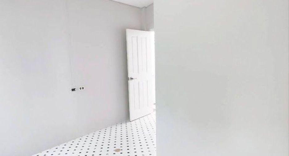 For sale 3 bedrooms house in Lat Krabang, Bangkok