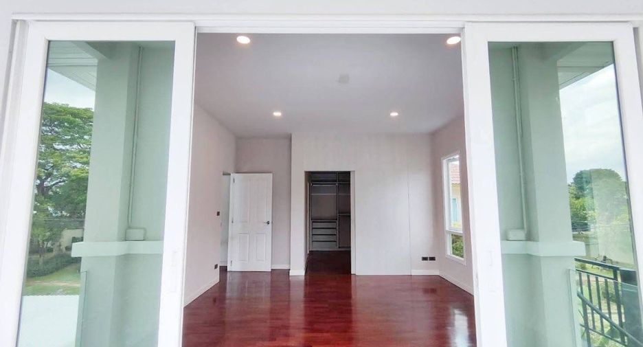For sale 3 bedrooms house in Lat Krabang, Bangkok