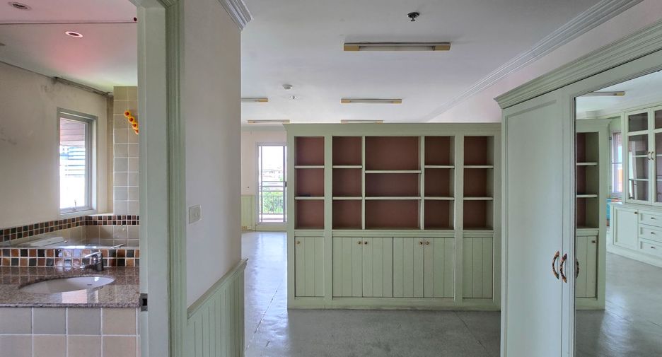 For sale 9 bedrooms condo in Dusit, Bangkok