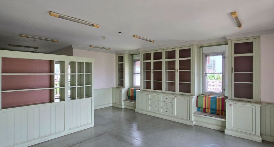 For sale 9 bedrooms condo in Dusit, Bangkok