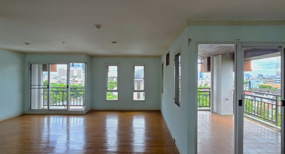 For sale 9 bedrooms condo in Dusit, Bangkok