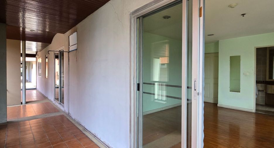 For sale 9 bedrooms condo in Dusit, Bangkok