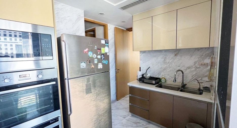 For sale 3 bedrooms condo in Khlong Toei, Bangkok