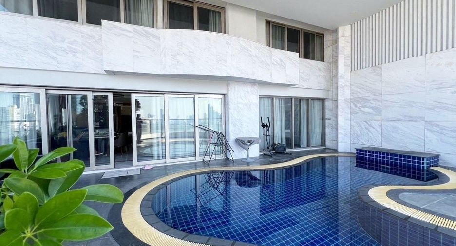 For sale 3 bedrooms condo in Khlong Toei, Bangkok