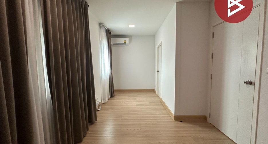 Casa adosada en venta de estudio en Bang Sao Thong, Samut Prakan