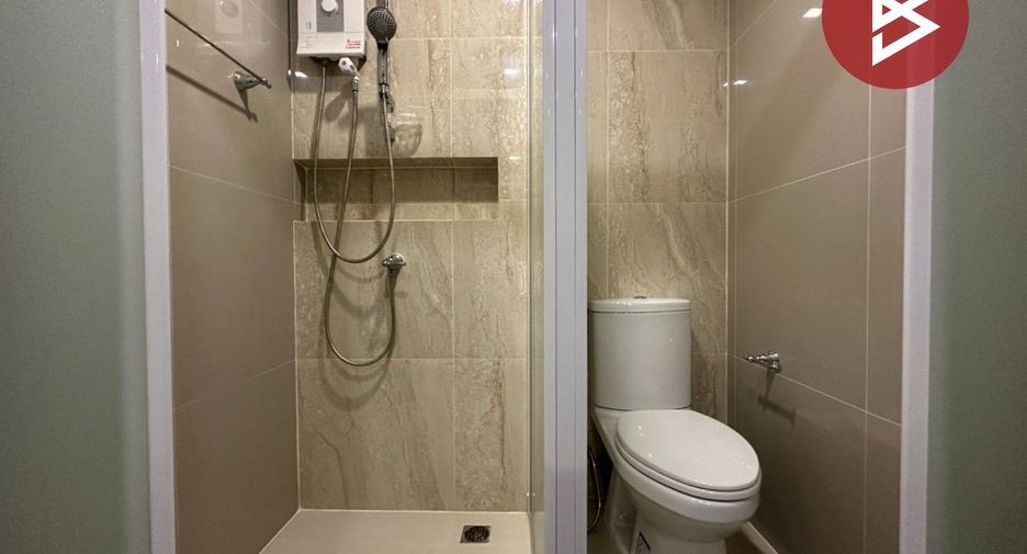 Casa adosada en venta de estudio en Bang Sao Thong, Samut Prakan