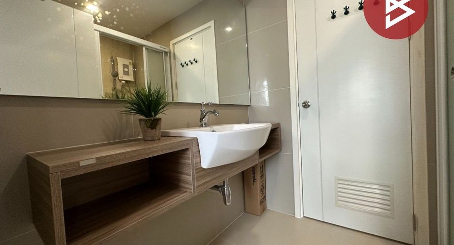 Casa adosada en venta de estudio en Bang Sao Thong, Samut Prakan