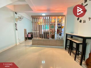 Casa adosada en venta de 3 habitaciones en Bang Sao Thong, Samut Prakan