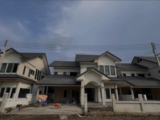 For sale 4 ベッドルーム house in Sam Phran, Nakhon Pathom
