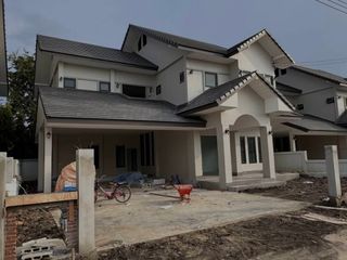 For sale 4 ベッドルーム house in Sam Phran, Nakhon Pathom