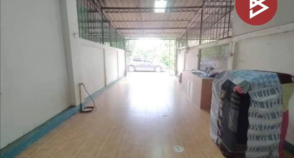 For sale 3 bedrooms retail Space in Mueang Uttaradit, Uttaradit
