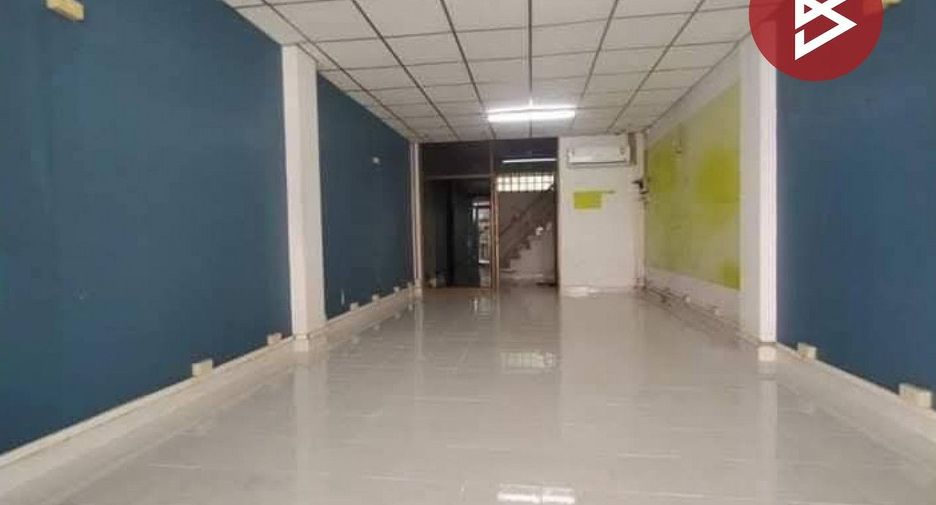 For sale 3 bedrooms retail Space in Mueang Uttaradit, Uttaradit