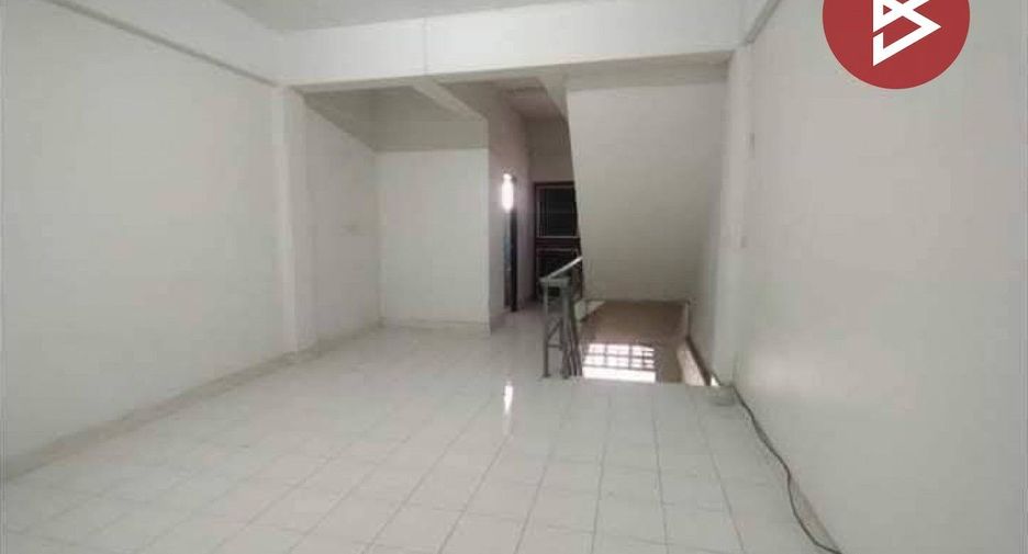 For sale 3 bedrooms retail Space in Mueang Uttaradit, Uttaradit