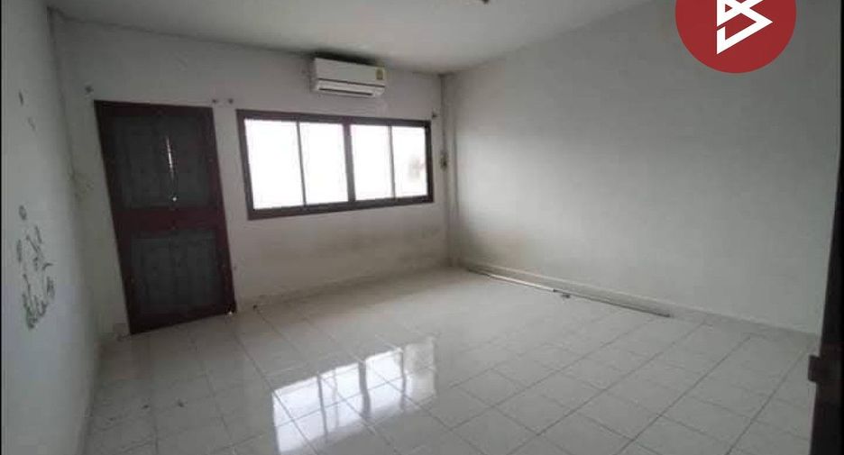 For sale 3 bedrooms retail Space in Mueang Uttaradit, Uttaradit