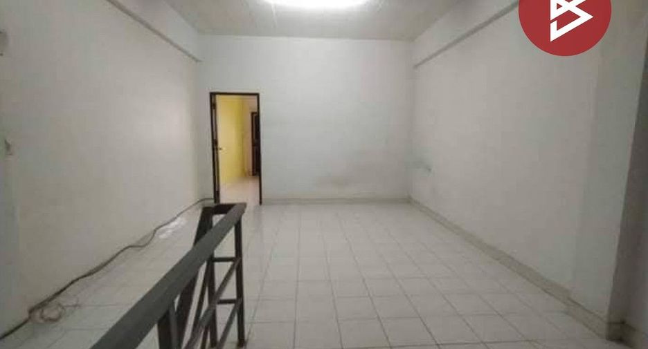 For sale 3 bedrooms retail Space in Mueang Uttaradit, Uttaradit