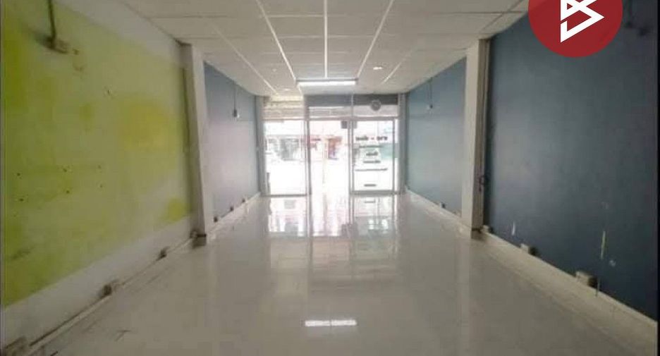 For sale 3 bedrooms retail Space in Mueang Uttaradit, Uttaradit
