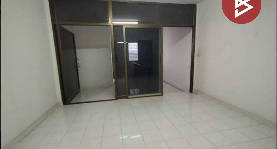 For sale 3 bedrooms retail Space in Mueang Uttaradit, Uttaradit