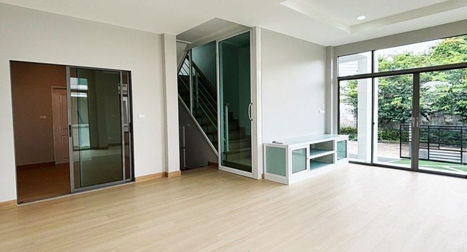 Haus zum Kauf mit 3 Zimmer in Mueang Nonthaburi, Nonthaburi