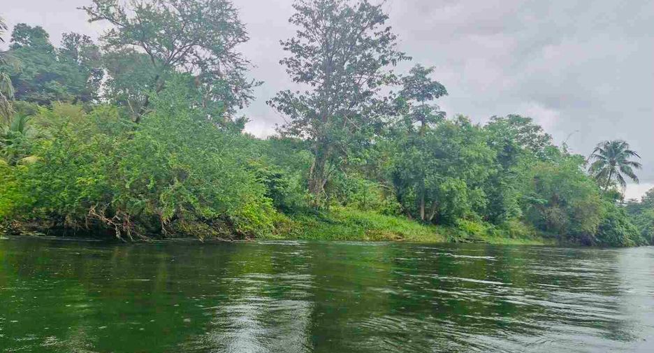 For sale 5 ベッドルーム house in Si Sawat, Kanchanaburi