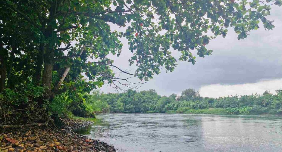 For sale 5 ベッドルーム house in Si Sawat, Kanchanaburi