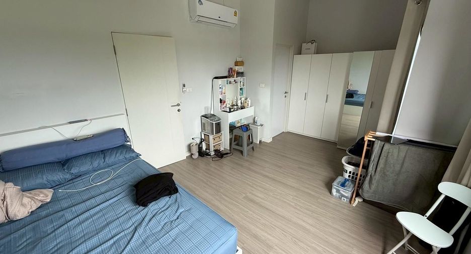 For sale 4 bedrooms townhouse in Mueang Pathum Thani, Pathum Thani