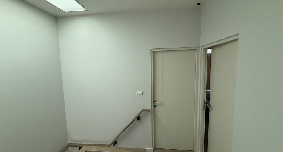 For sale 4 bedrooms townhouse in Mueang Pathum Thani, Pathum Thani
