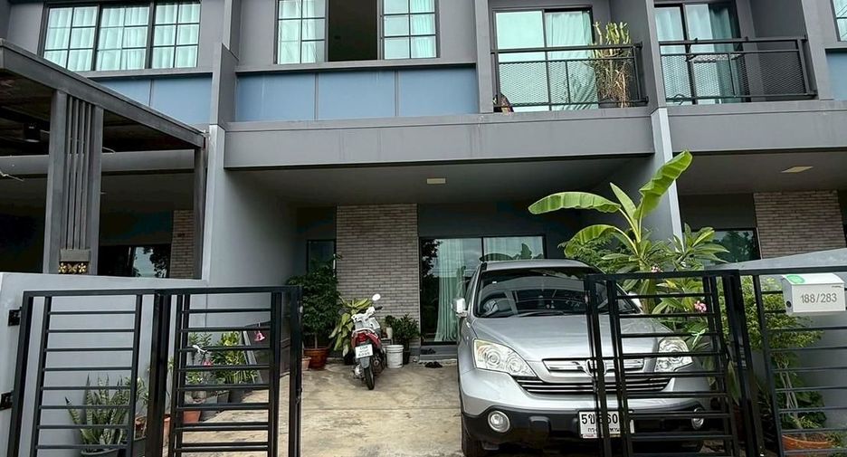 For sale 4 bedrooms townhouse in Mueang Pathum Thani, Pathum Thani