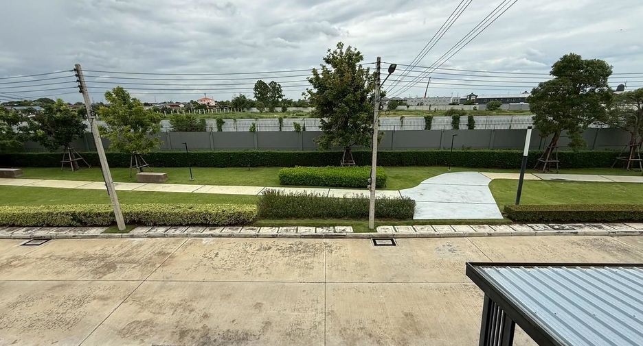 For sale 4 bedrooms townhouse in Mueang Pathum Thani, Pathum Thani
