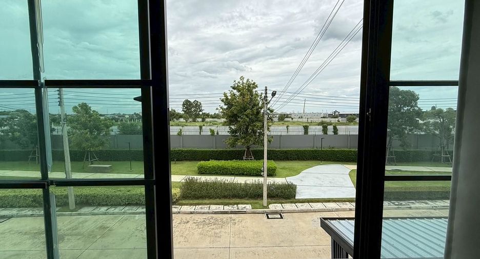 For sale 4 bedrooms townhouse in Mueang Pathum Thani, Pathum Thani