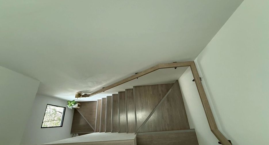 For sale 4 bedrooms townhouse in Mueang Pathum Thani, Pathum Thani