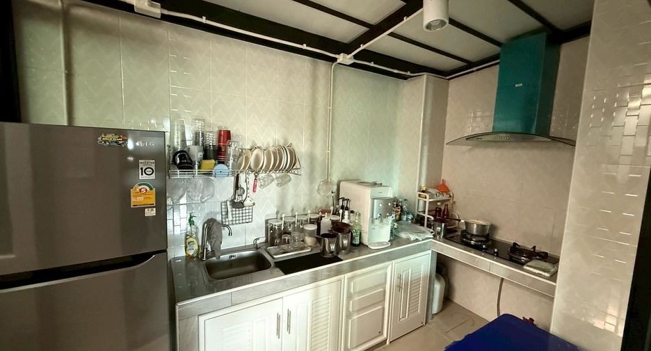 For sale 4 bedrooms townhouse in Mueang Pathum Thani, Pathum Thani