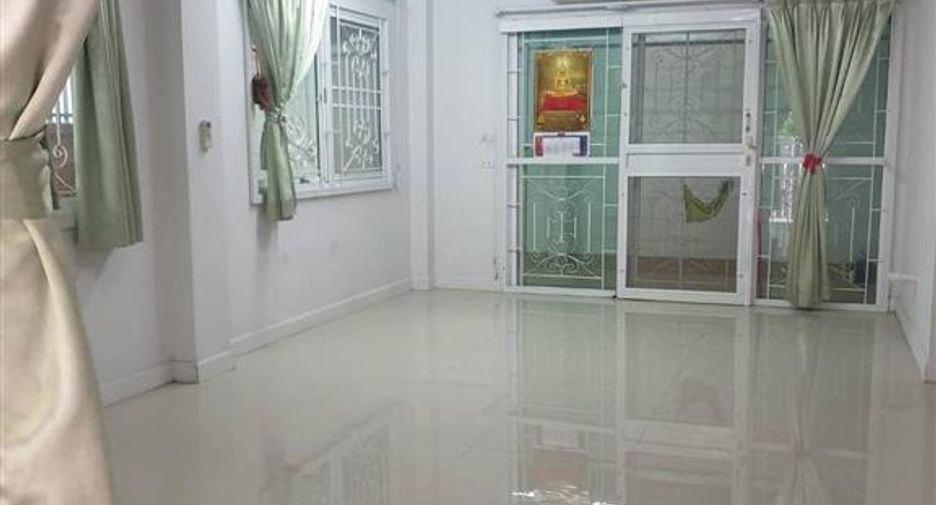For sale 3 bedrooms townhouse in Mueang Nonthaburi, Nonthaburi