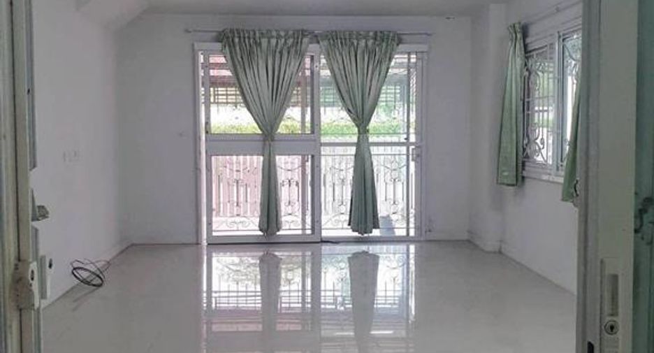 For sale 3 bedrooms townhouse in Mueang Nonthaburi, Nonthaburi