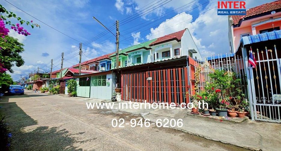 Reihenhaus zum Kauf mit 2 Zimmer in Sam Phran, Nakhon Pathom