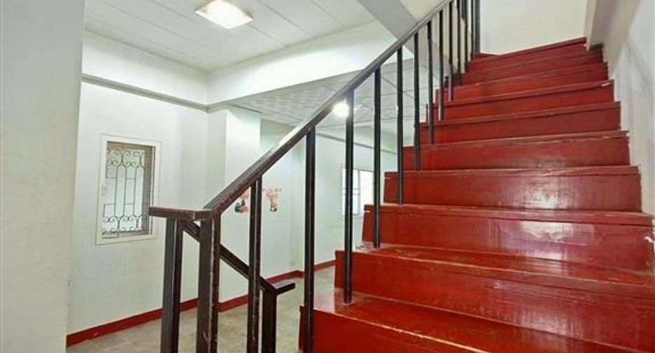Reihenhaus zum Kauf mit 2 Zimmer in Sam Phran, Nakhon Pathom