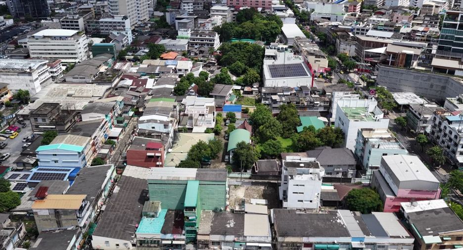 Gewerbefläche zum Kauf mit 2 Zimmer in Sathon, Bangkok