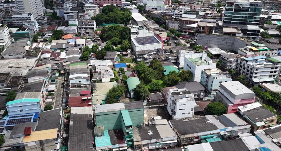 Gewerbefläche zum Kauf mit 2 Zimmer in Sathon, Bangkok