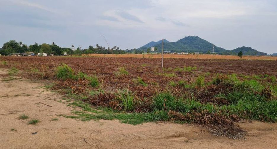 Terreno en venta en Ban Bueng, Chonburi