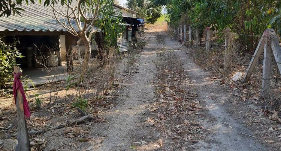 Terreno en venta en Ban Bueng, Chonburi