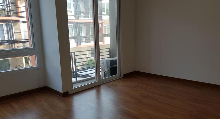 Reihenhaus zur Miete mit 3 Zimmer in Bueng Kum, Bangkok