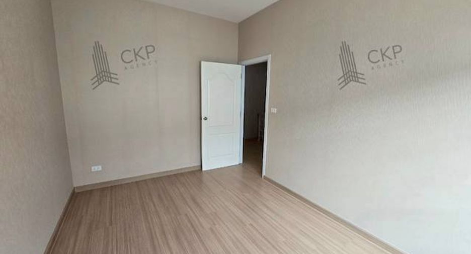 For sale 4 bedrooms townhouse in Thanyaburi, Pathum Thani
