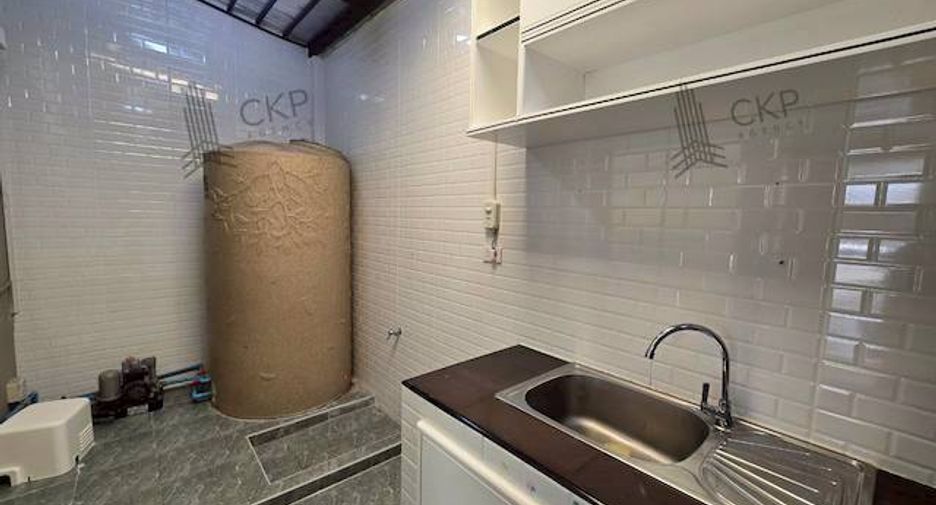 For sale 4 bedrooms townhouse in Thanyaburi, Pathum Thani