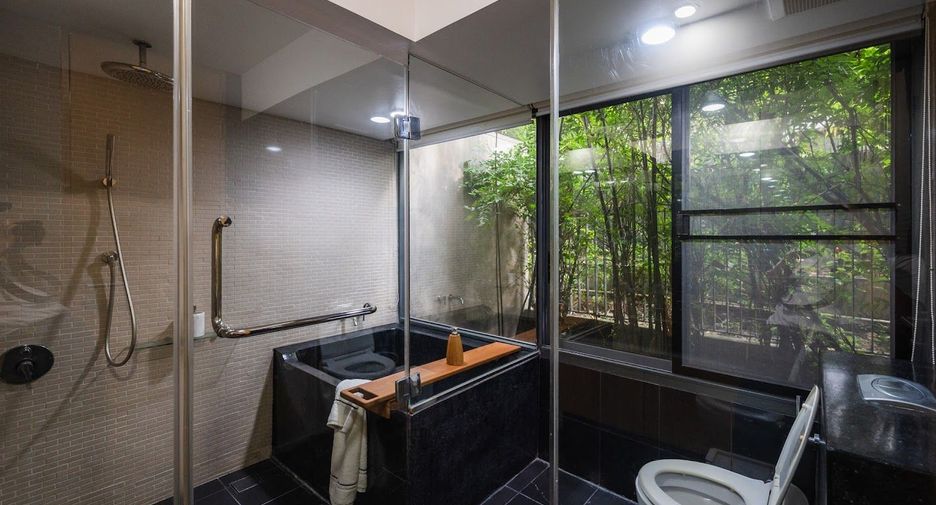 For sale 3 bedrooms condo in Watthana, Bangkok
