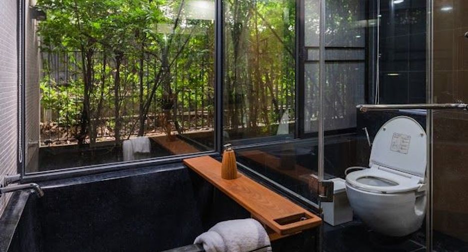 For sale 3 bedrooms condo in Watthana, Bangkok