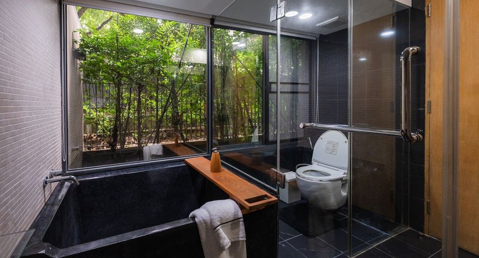 For sale 3 bedrooms condo in Watthana, Bangkok