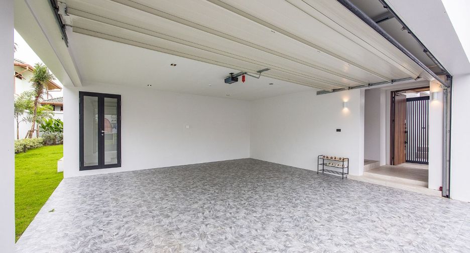 For sale 3 bedrooms villa in Mueang Phuket, Phuket